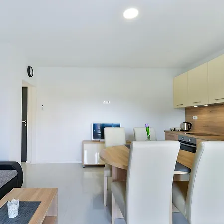 Mirakul Apartment