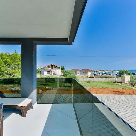 Mirakul Apartment Vir