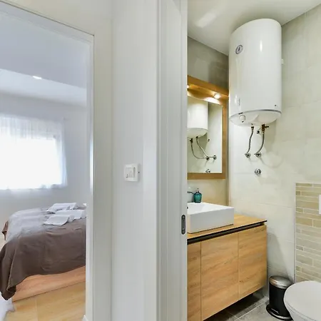 Mirakul Apartment Vir