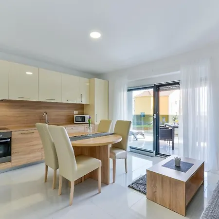 Mirakul Apartment Vir