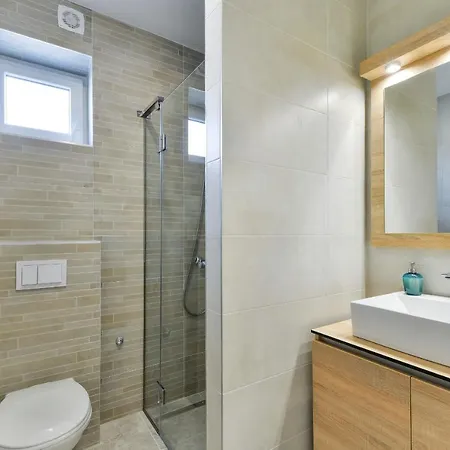 Apartment Mirakul Vir