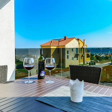 Mirakul Apartment