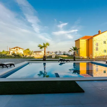 Apartment Mirakul Vir